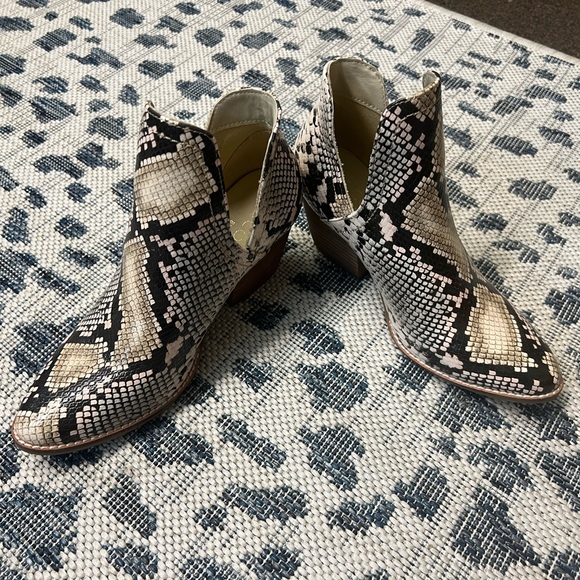Coconuts by Matisse Snake Boots - Picture 1 of 5